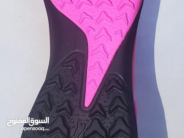 بوت كرة قدم