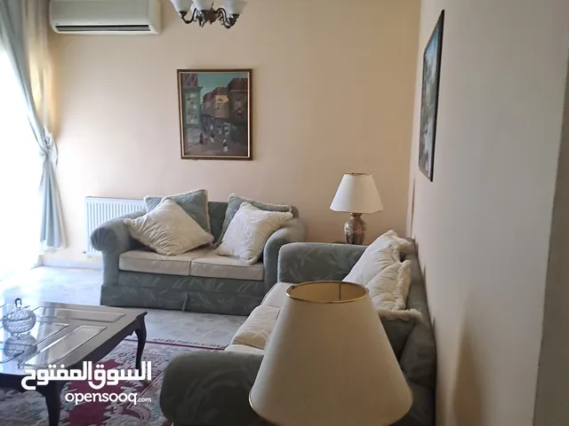 الرابية / شارع المدينة المنورة شقة 145م طابق 3 قرب ديوان المحاسبة بسعر جيد