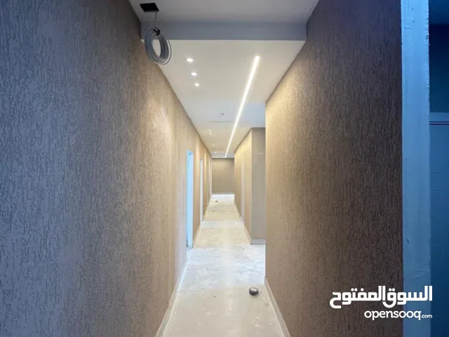 مكاتب جديدة بمساحات مختلفة تشطيب سوبر ديلوكس  للاجار 350$