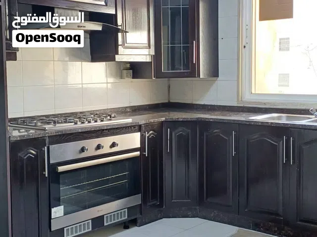 خلدا للبيع شقه بحاله ممتازه وقرب الخدمات