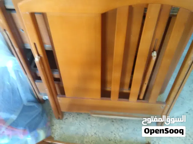 تخت شبابي وقطع