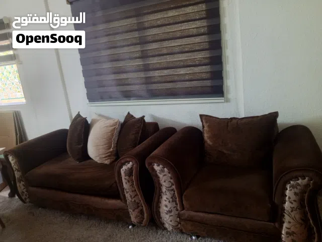 كنب وطاولات جلوس