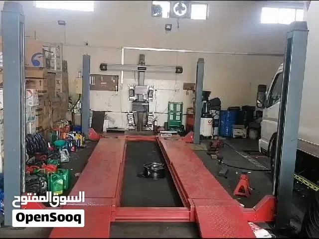 ميزان سيارات اكتروني كاميرتين واربع شاشات تابعه له  معا ميزان ارضي مدمج برافعه ذات اربع ارجل 4طن