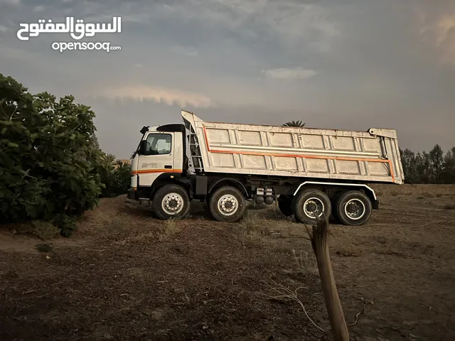 قلاب فولفو عقرب للبيع مديل 2000 نظيف جدا جدا صندوق كبير جنط 24 اوربي موتر شيخ