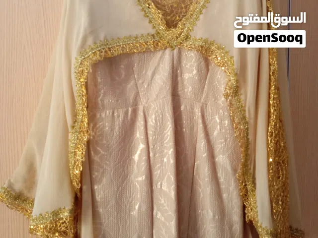فسااتين جميلة ومتنوعة للبيع