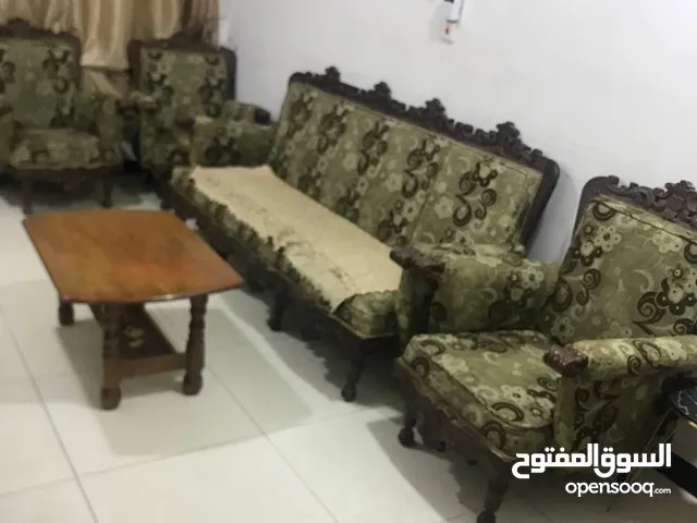 اثاث منزل  مع ميز بلازمه