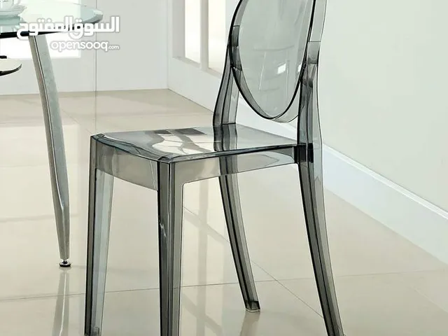 كرسي اكريليك الراقي (لحفلات الزفاف والصالونات والمنازل )شفاف باللون الدخاني المميز فيه خصومات عنا