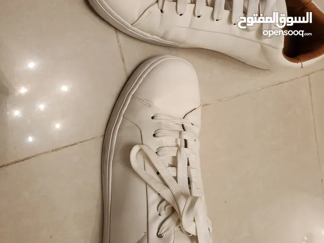 أحذية مشكلة بحالة الجديد 44 و 45 و 43 و 46