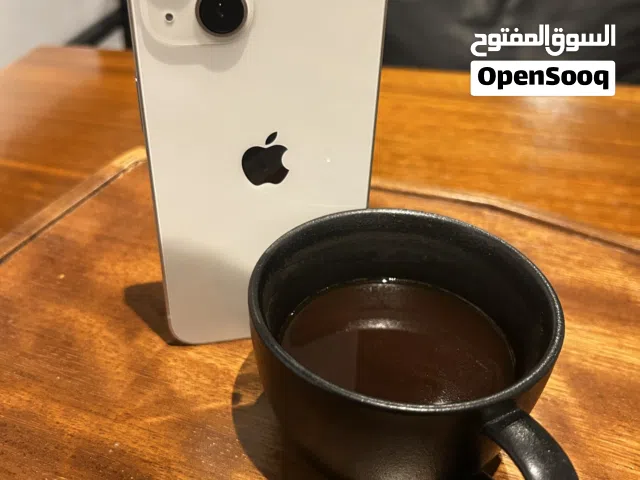 ايفون 13 أبيض مستعمل بحالة ممتازة بسعة 128 جيجابايت مع شاحن