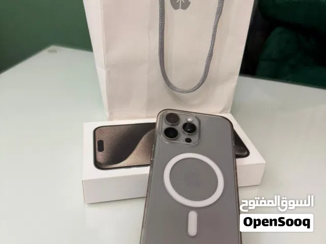 وارد امريكي بحالة ممتازة للبيع iphone 15 pro max Esim