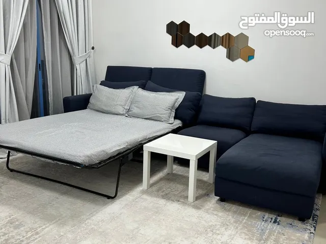للبيع كنب، سرير 2 كبت، طاولة تلفزيون وطاولة دراسية ، واجهزة منزلية للمطبخ