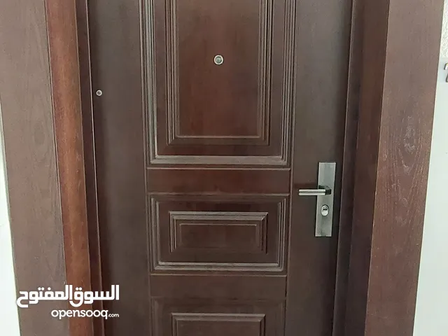 شقة للبيع اطلالة رائعة ومنطقة هادئه وقريبة من الخدمات وبسعر مغري مساحة 182 متر مطبخ راكب جديد،برندا