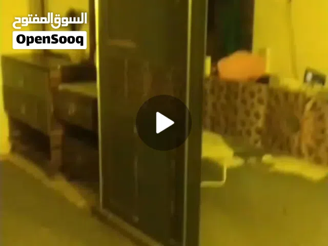 للبيع نضيفه تتكون من سريرين كنتور جبير كلش سلايت تركيي الميز نضيفف جبير مرايه بي جبيره