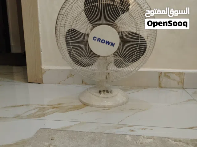 مروحه جنب نوع crawn لون ابيض لؤلؤي تحتوي على اربع ريش قويه ومفتاح سرعه كبسات