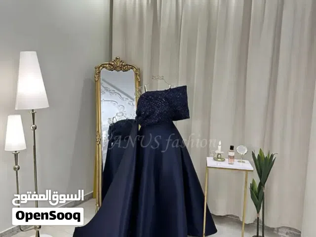 فساتين للبيع