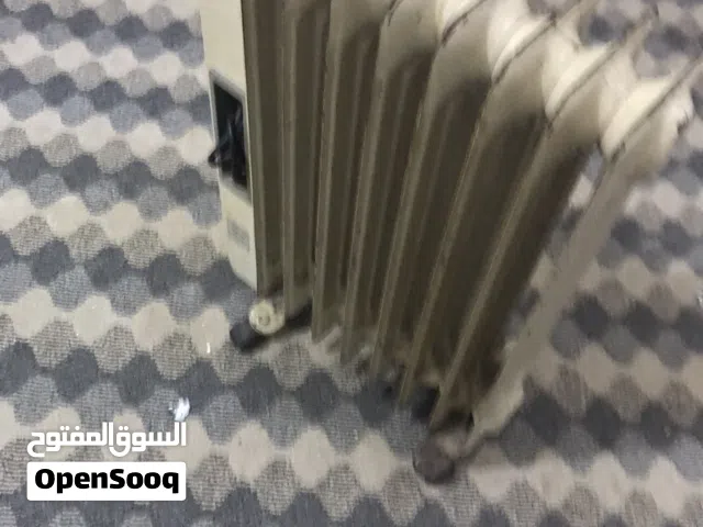 للبيع شاشة كمبيوتر مسطح حجم15 انش ماركة سمسنج وكاله نظيف جدا،، + دفايه ابو سبع رييش نظيف بسعر 10000