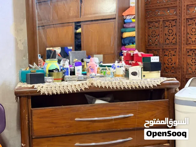 بيرو خشب مع مرآة