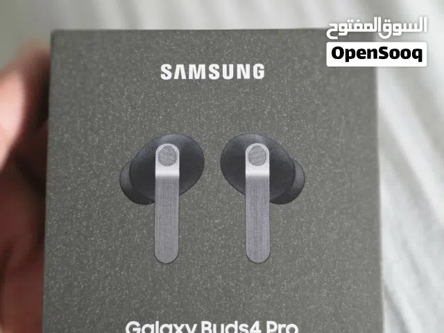 سماعات اير بودز سامسونج و ابل