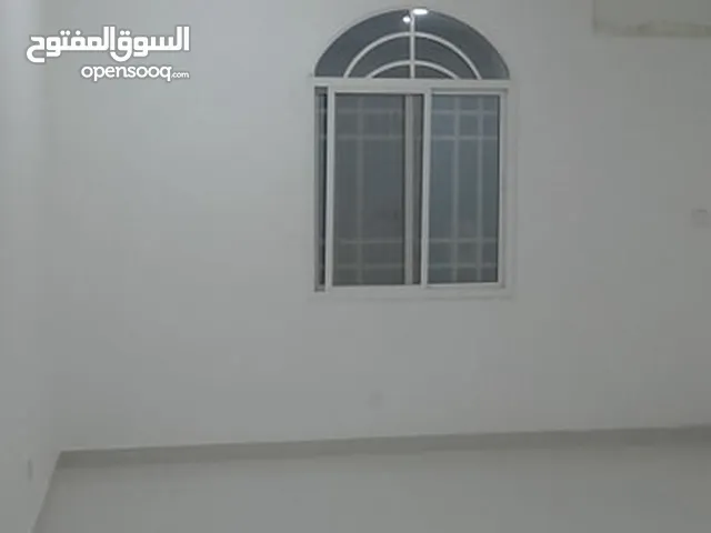 شقة للايجار السنوي بدون فرش عوقد الشمالية خلف سوق الرياض