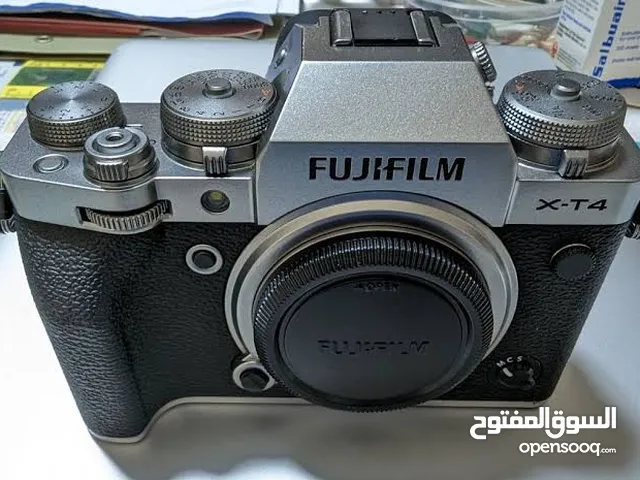 Fujifilm XT-4 Silver Edition with charger and battery