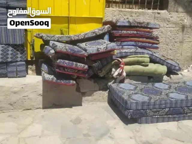 مستخدم مجلس مكون من 10 مداكي ومدري كم مساند خيرات يجي 12 وعشره مداكي وربعه. فرشان