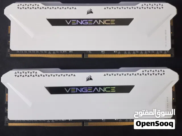 32 رام جوده عاليه من كورسير ركز CL16 يعني توقيت ممتاز جدا  16x2 DDR4 CL16 3200MHz RGB White Corseer