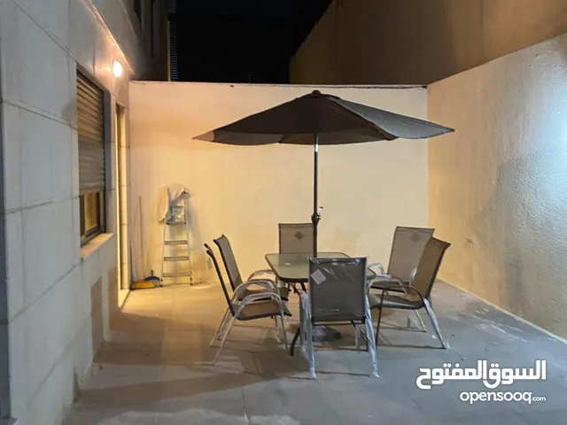 شقة مفروشة ارضيه مع ترس و حديقة في عبدون للايجار  ..مساحة 145م