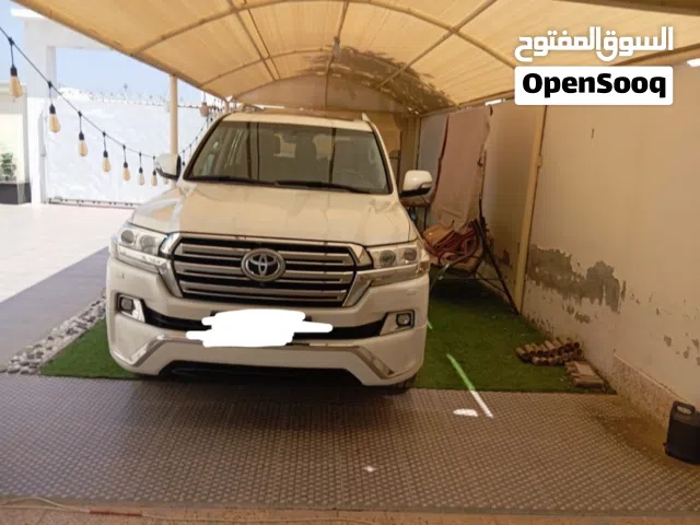 2016 تويوتا لاند كروزر VXR