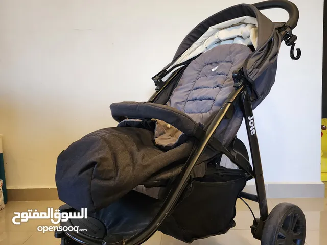 عرباية أطفال وكرسي سيارة(car seat) من نوع Joie بحالة جديدة استعمال خفيف