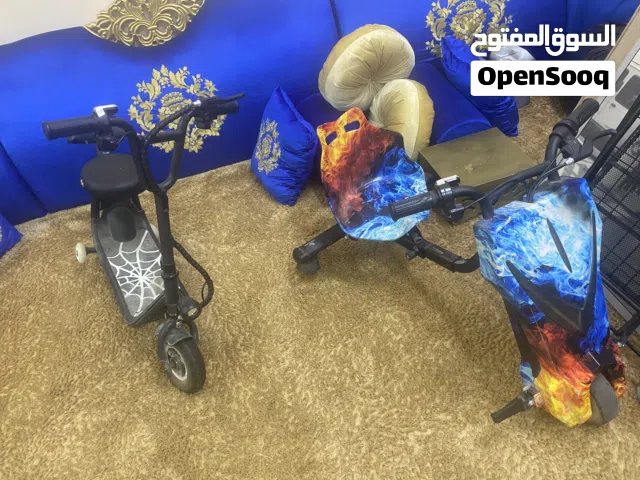 اسكوترات كهربائية استخدام قليل شغاله ومعا مفاتيح وشواحن