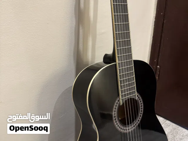 قيتار اسود