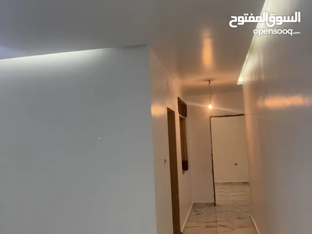 شقة للايجار في طرابلس السراج تشطيب جديد 
