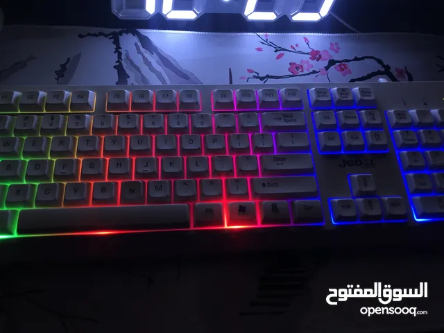 كيبورد بحاله الوكاله للبيع او للبدل بما يناسب
