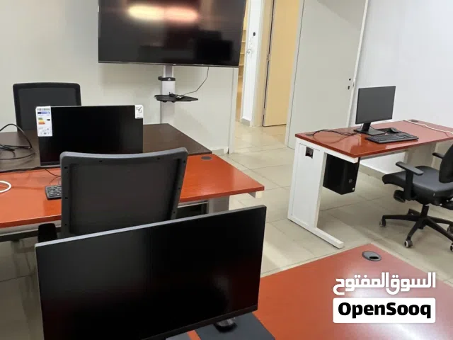 أجير قاعات محاضرات في معهد في السالمية