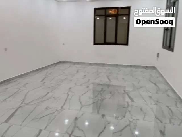 300 m2 5 Bedrooms Townhouse for Rent in Farwaniya West Abdullah Al-Mubarak