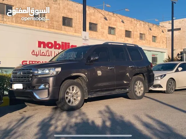 لاندكروزر موديل 2016 بحالة ممتازة للبيع
