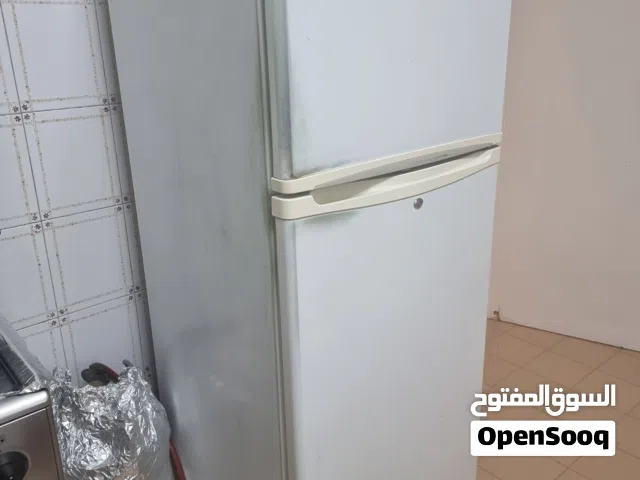 البيع مجموعة كاملة فقط ثلاجة + طباخ + لوحة + طاولة جرارات+ كولر+ 2 طاولات خشب صغير..