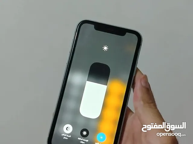 سلام عليكم عندي ايفون 11 عادي مكفول كفاله عامه لامصلح ولا مبدل ذاكرته 64 وبطاريته تقره خدمه وهي 76 ر