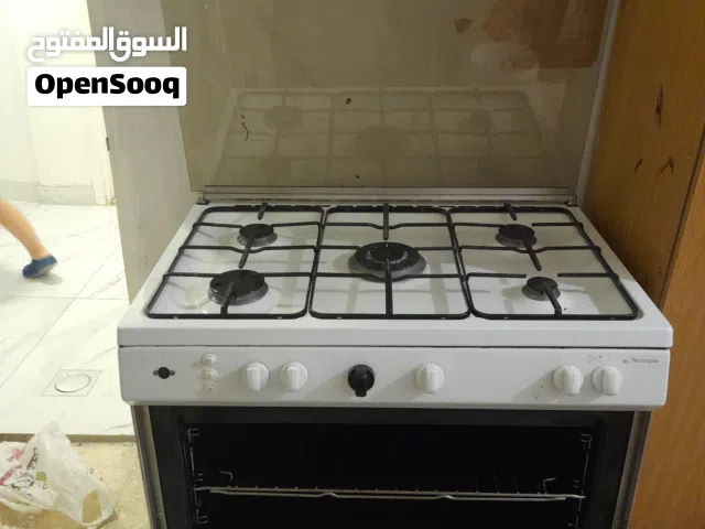 فرن تيكنو جاز 5 عيون والفرن شغال نظيف بحالة ممتازة Tecnogas