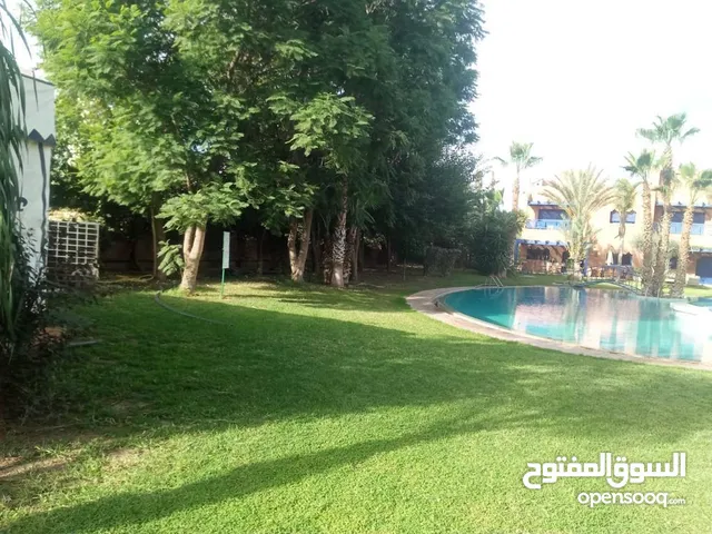 فيلا فخمة للبيع بمراكش