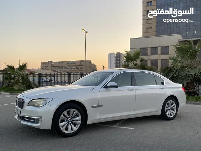 للبيع BMW 730 بحالة الوكالة موديل 2014 شرط الفحص بالكامل صبغ الوكالة