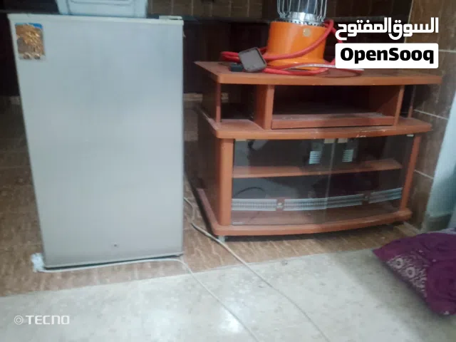 طاوله وغساله وفرن وتختين مفرد خشب مع فرشه