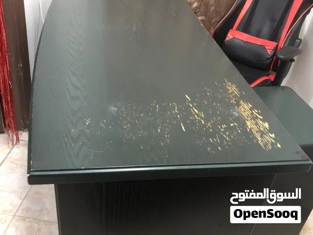 طاولة مكتب