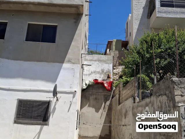 عمارة للبيع على شارعين قريبة من جامعة الامير حسين الجديدة تبعد 5 دقائق مشي