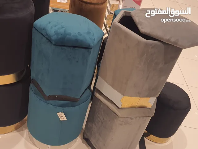 كرسي تسريحة _ بف _ طاولة دائرية  كل حاجة من دول