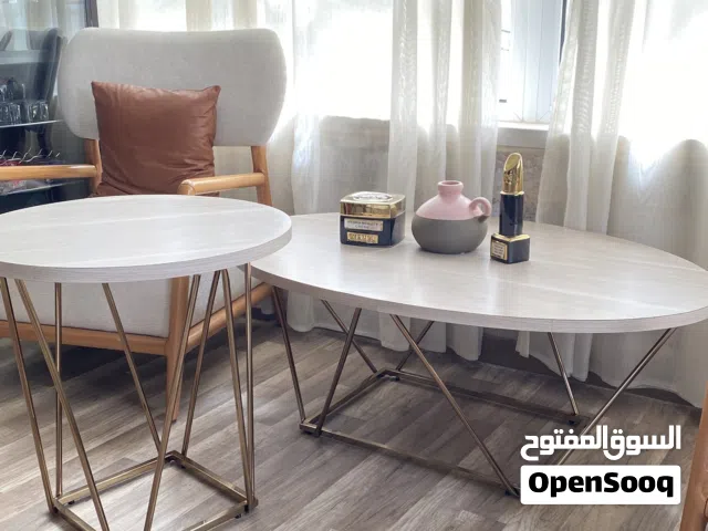 طاولة وسط و طاولتين للتقديم