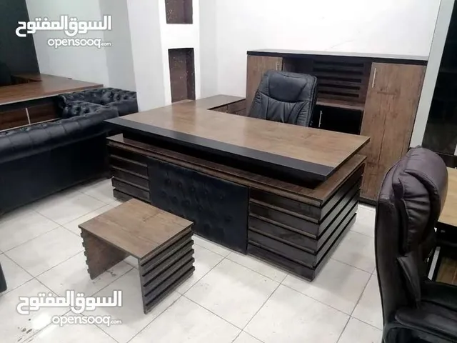 مكتب مدير إدارة مع خزانه خلفيه وطاوله امام المكتب تفصيل حسب اللون والقياس والتسليم مجاني داخل عمان