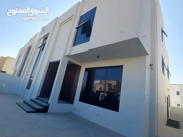 لعشاق المواقع الجميله وتشطيبات الراقيه في معبيله جنب دوار الصفاء 3 فلل للبيع