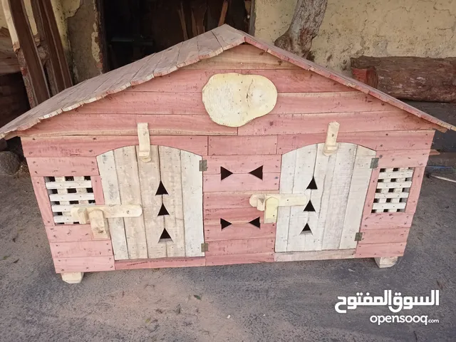 بيوت آمنة للكلاب والقطط جميع المقاسات من أجود أنواع أخشاب الأشجار الطبيعية التي تقاوم البكتيريا