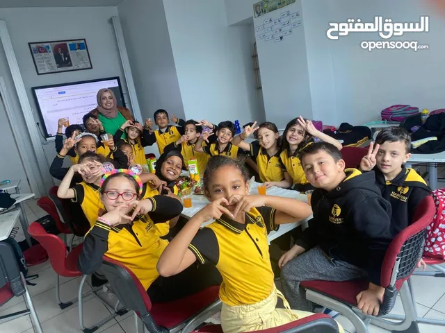 معلمة تأسيس لغة عربية وإنجليزية جميع المراحل العمرية